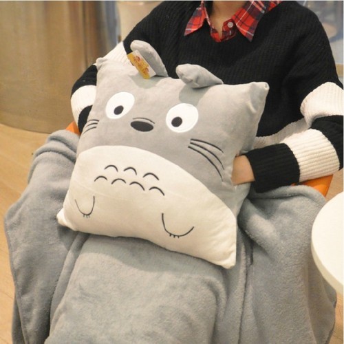 Gối ôm handmade Totoro có túi 2 bên