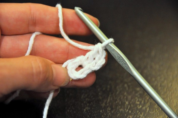 [Image: cach-moc-mu-len-08-600x398.jpg]