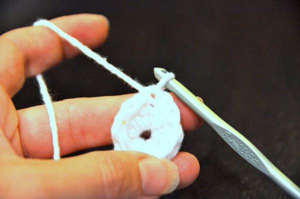 [Image: cach-moc-mu-len-10-600x398.jpg]