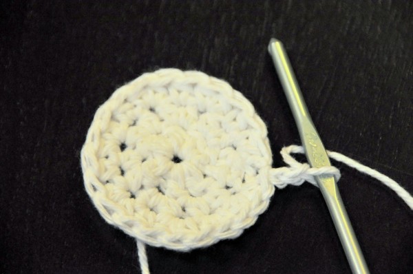 [Image: cach-moc-mu-len-12-600x398.jpg]