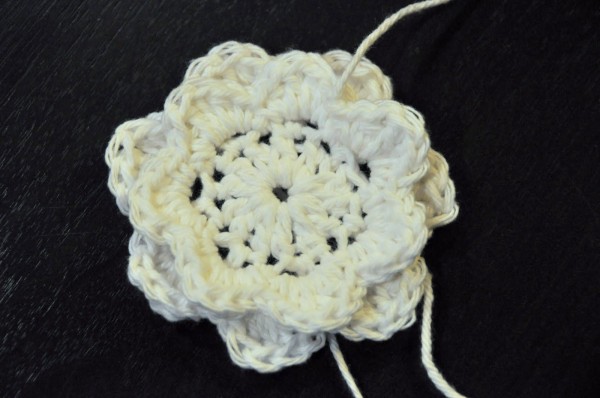 [Image: cach-moc-mu-len-23-600x398.jpg]