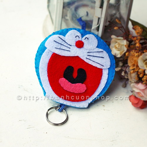 BK08 Bao khóa Doraemon béo ú. Bạn là fan hâm mộ của chú mèo máy Doraemon thì chắc chắn phải sở hữu ngay chiếc bao khóa này rồi! Chiếc bao khóa mang đầy kỉ niệm tuổi thơ sẽ làm bạn luôn tươi trẻ, vui vẻ.