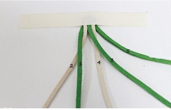 [Image: vong-tay-handmade-04-600x387.jpg]