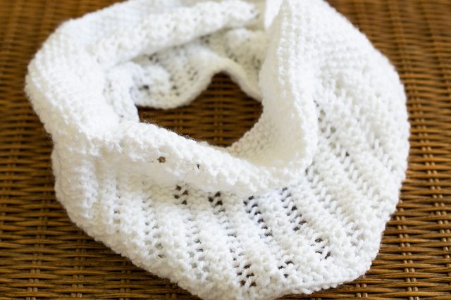 Cách đan khăn ống bằng que đan này vô cùng đơn giản đó! 